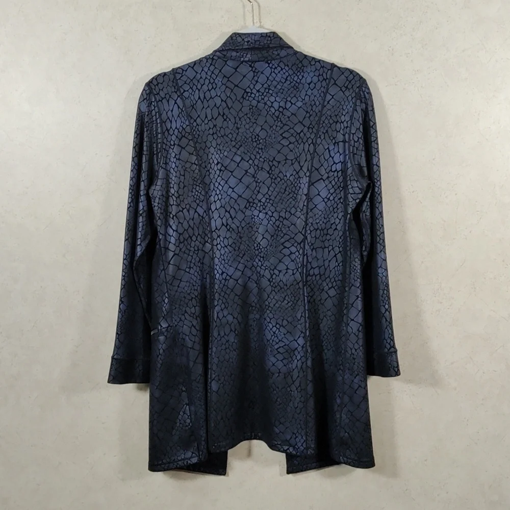 eva varro wear snake